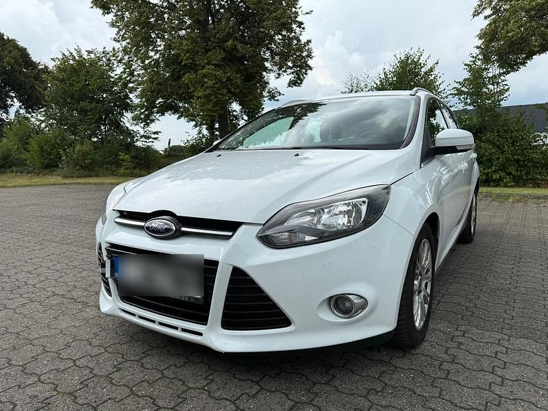 Weiß Gebraucht 2012 Ford Focus Kombi | 5.800 € (Fairer Preis) - Bild 1/4