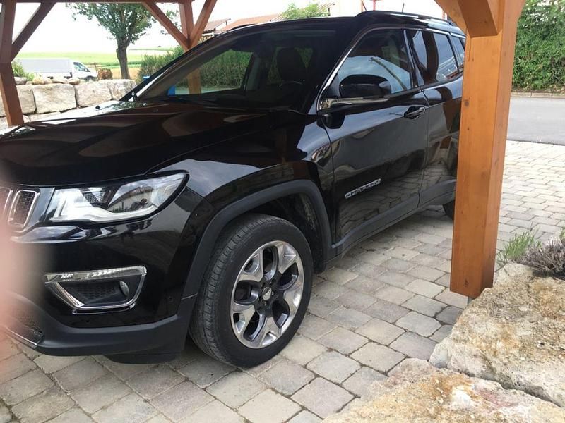 Schwarz Gebraucht 2017 Jeep Compass Limited SUV | 16.800 € (Etwas zu teuer) - Bild 1/4