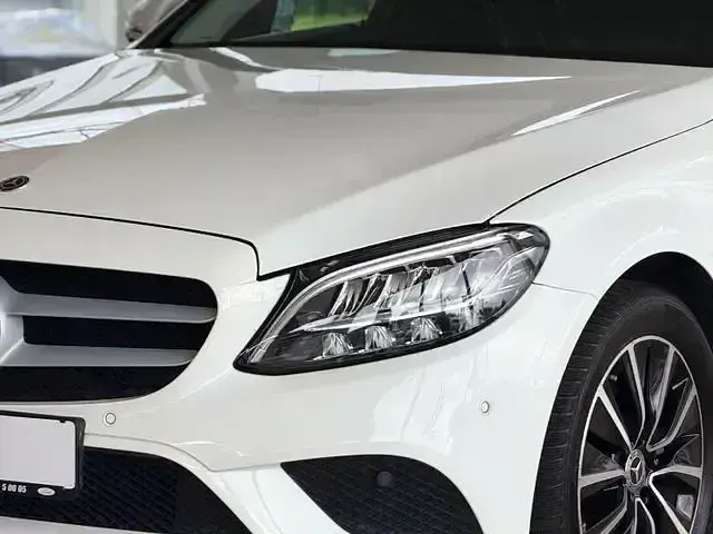 Gebraucht Mercedes C220 194 PS (142 kW) 2019 Weiß Limousine
