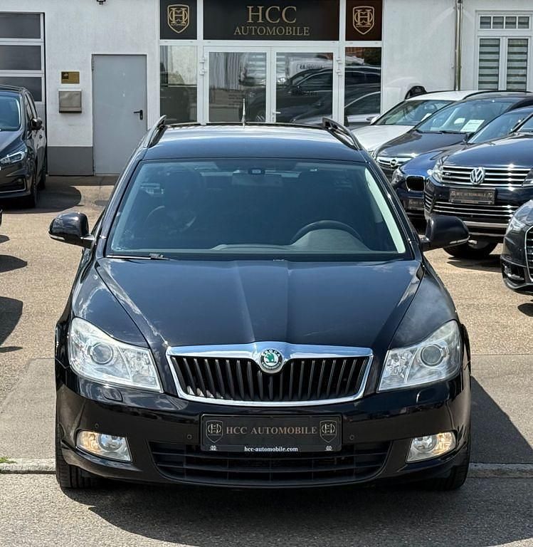 Schwarz Gebraucht 2011 Skoda Octavia Family Kombi | 5.795 € (Guter Preis) - Bild 1/4