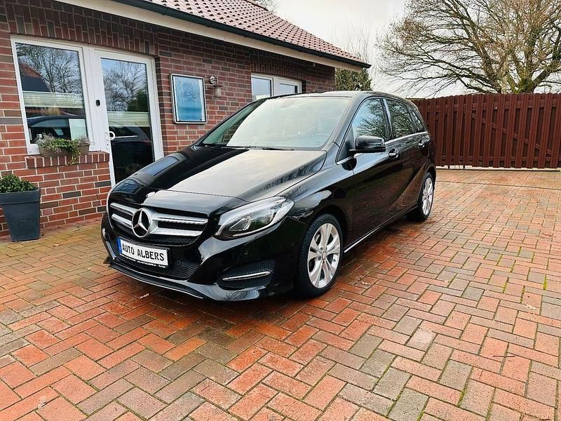 Schwarz Gebraucht 2016 Mercedes B180 Urban Van / Kleinbus | 13.950 € (Fairer Preis) - Bild 1/4