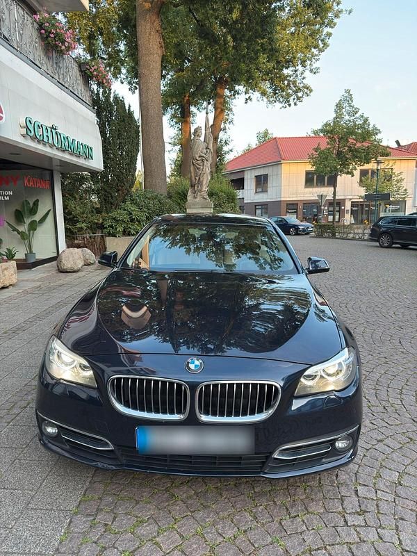 Blau Gebraucht 2014 BMW 520 Luxury Line Limousine | 15.499 € (Teuer) - Bild 1/4