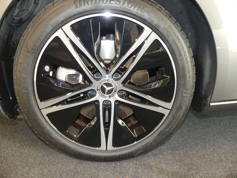 Gebraucht Mercedes A250 Progressive 160 PS (117 kW) 2023 Mountaingrau  met. Kleinwagen