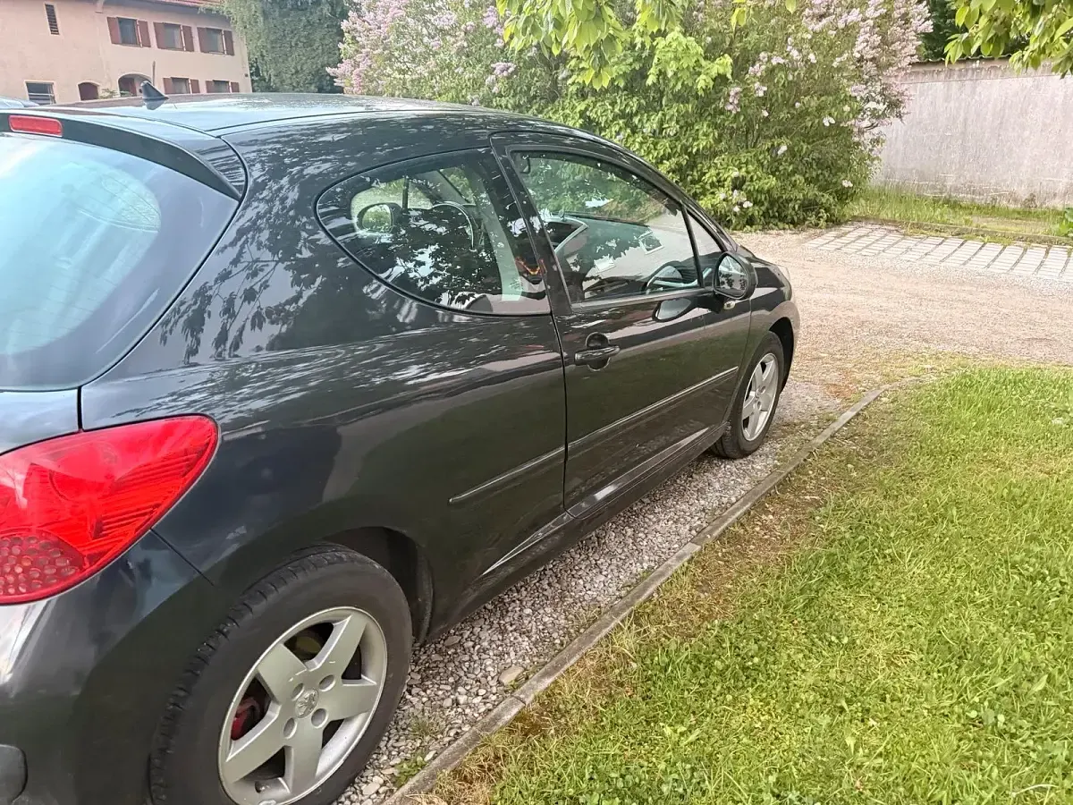 Gebraucht Peugeot 207 92 PS (67 kW) 2008 Schwarz Coupé