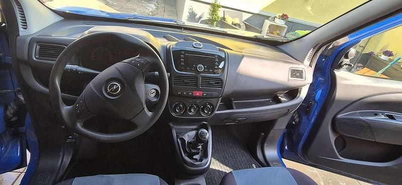 Gebraucht Opel Combo Edition 105 PS (77 kW) 2015 Blau Van / Kleinbus