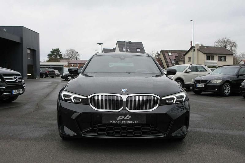 Gebraucht BMW 320 M Sport 190 PS (139 kW) 2025 Black sapphire metallic Kombi