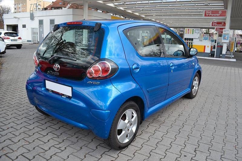 Gebraucht Toyota Aygo 68 PS (50 kW) 2009 Blau Kleinwagen