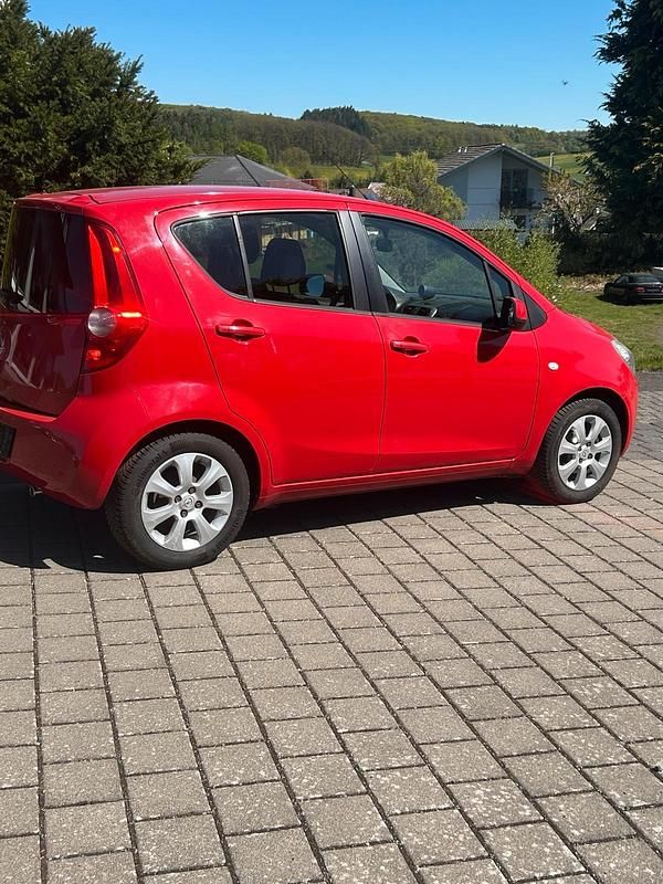 Second-hand Opel Agila 2009 Roșu Hatchback