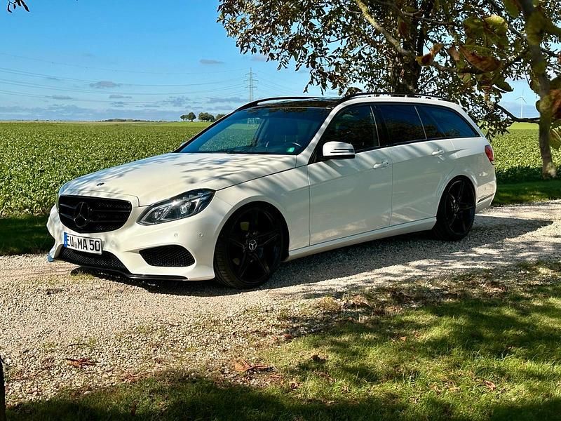 Weiß Gebraucht 2013 Mercedes E300 Kombi | 12.299 € - Bild 1/4