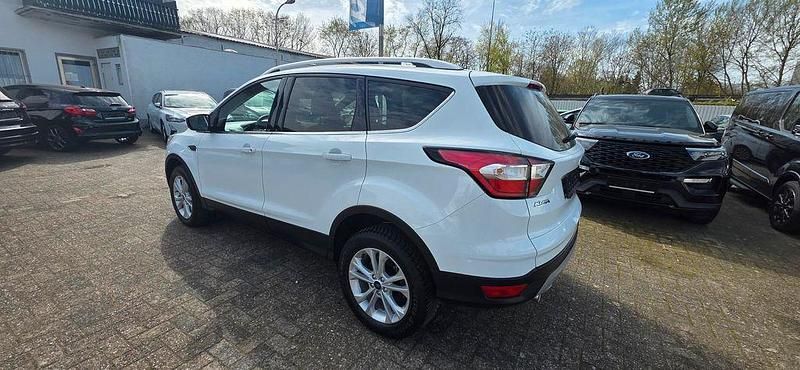 Gebraucht Ford Kuga Titanium 150 PS (110 kW) 2019 Weiß SUV
