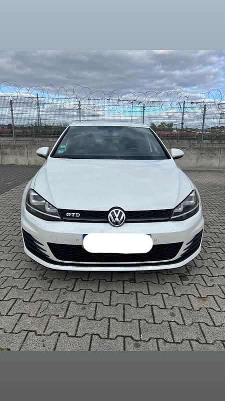 Weiß Gebraucht 2015 VW Golf VII Sound Kleinwagen | 12.900 € (Guter Preis) - Bild 1/4