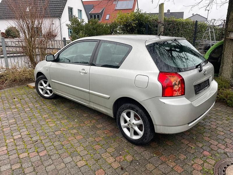 Gebraucht Toyota Corolla 90 PS (66 kW) 2005 Silber Kleinwagen