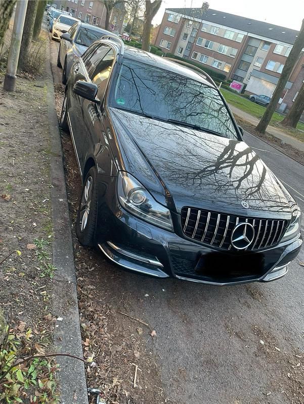 Schwarz Gebraucht 2013 Mercedes C220 Kombi | 11.000 € (Etwas zu teuer) - Bild 1/4