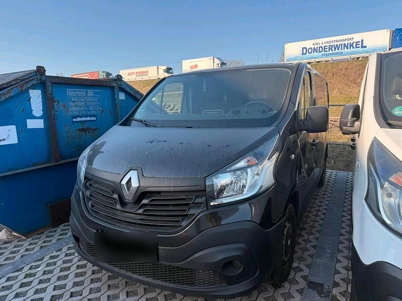 Gebraucht Renault Trafic 90 PS (66 kW) 2015 Schwarz Van / Kleinbus