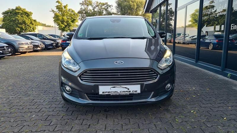 Gebraucht Ford S-MAX Titanium 241 PS (177 kW) 2019 Magneticgrau Van / Kleinbus