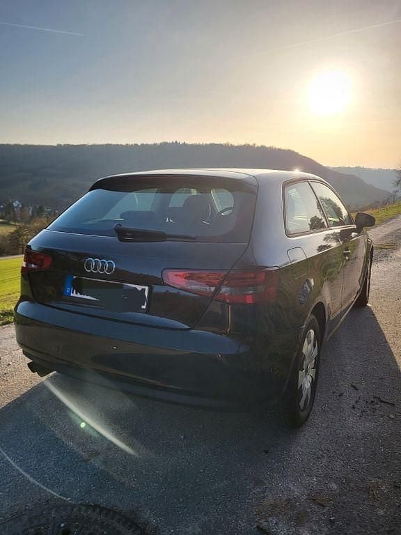 Gebraucht Audi A3 Attraction 122 PS (89 kW) 2014 Schwarz Limousine