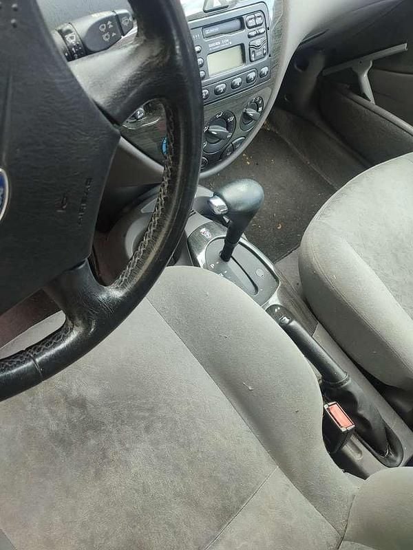 Gebraucht Ford Focus Ghia 111 PS (81 kW) 1999 Silber Kleinwagen