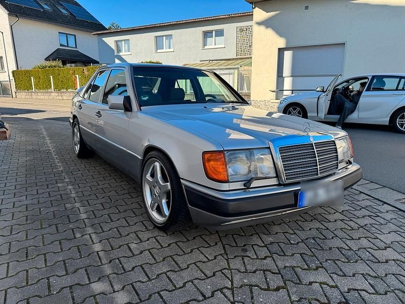 Gebraucht Mercedes E280 197 PS (144 kW) 1993 Silber Limousine