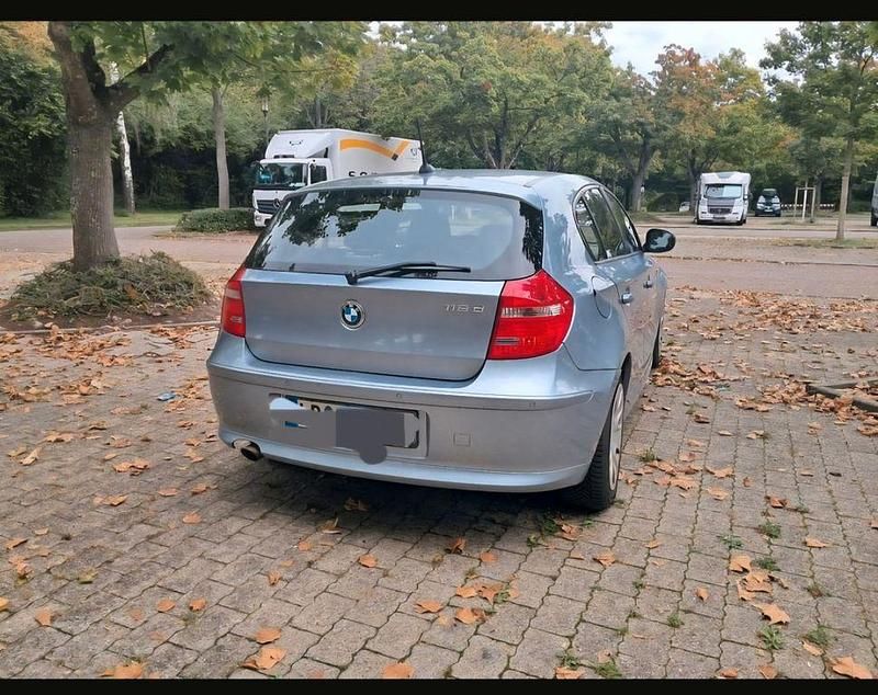 Gebraucht BMW 118 Lifestyle 143 PS (105 kW) 2011 Grau Kleinwagen