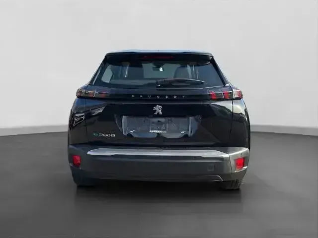 Gebraucht Peugeot e-2008 Active 100 kW (136 PS) 2021 Schwarz SUV