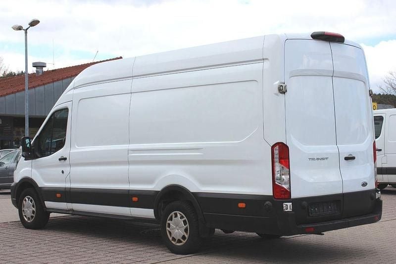 Second-hand Ford Transit 170 CP (125 kW) 2024 Alb Monovolum