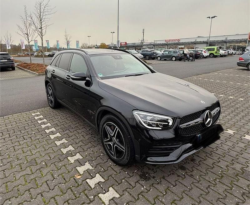 Schwarz Gebraucht 2020 Mercedes GLC200 AMG SUV | 30.400 € (Guter Preis) - Bild 1/4