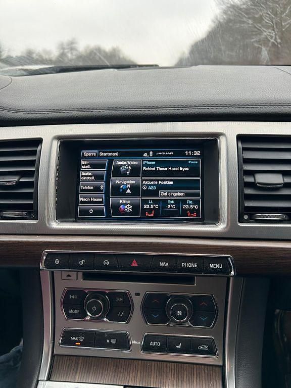 Gebraucht Jaguar XF 200 PS (147 kW) 2015 Weiß Limousine