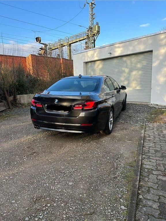 Grau Gebraucht 2011 BMW 525 Limousine | 8.999 € (Guter Preis) - Bild 1/4