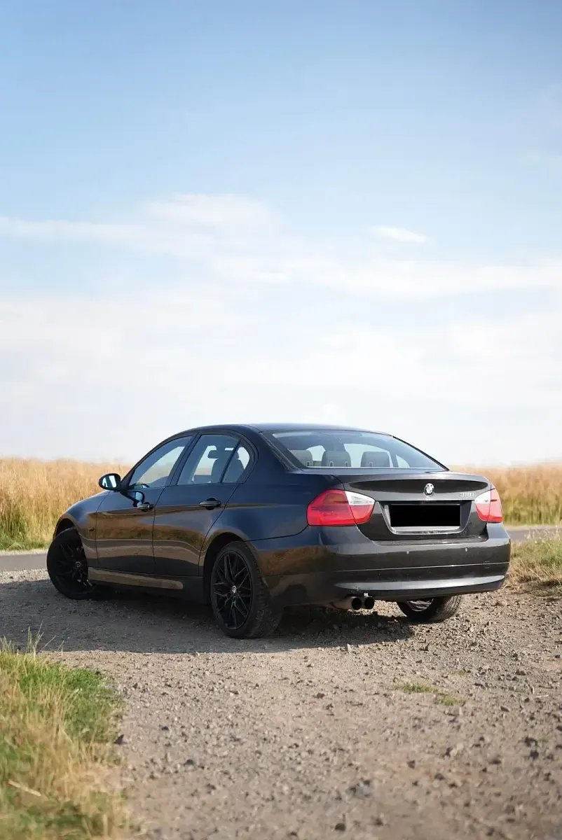 Gebraucht BMW 318 Basis 129 PS (94 kW) 2007 Schwarz Limousine