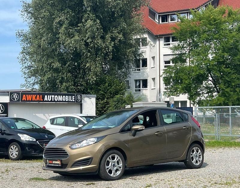 Braun Gebraucht 2013 Ford Fiesta SYNC Edition Kleinwagen | 4.900 € (Fairer Preis) - Bild 1/4