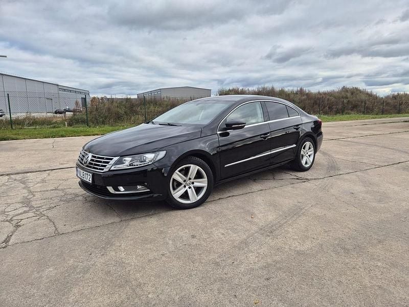 Schwarz Gebraucht 2016 VW Passat Limousine | 10.800 € - Bild 1/4