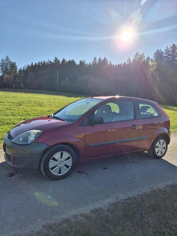 Gebraucht Ford Fiesta 60 PS (44 kW) 2006 Rot Kleinwagen