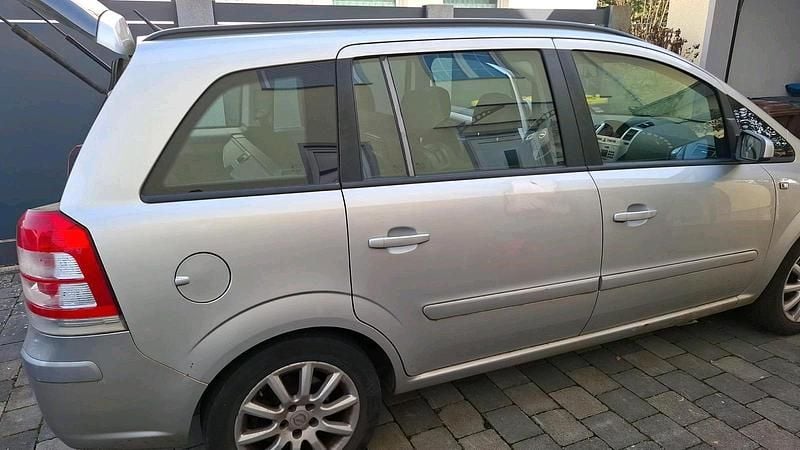 Gebraucht Opel Zafira 140 PS (102 kW) 2008 Grau Van / Kleinbus