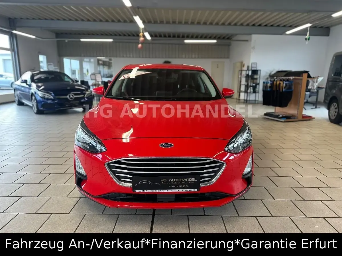 Gebraucht Ford Focus 125 PS (91 kW) 2021 Rot Limousine