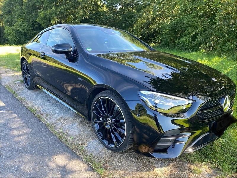 Schwarz Gebraucht 2023 Mercedes 300 Coupé | 53.500 € (Guter Preis) - Bild 1/4