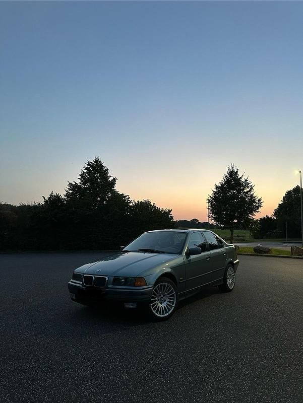 Grün Gebraucht 1997 BMW 320 Limousine | 5.499 € (Fairer Preis) - Bild 1/4