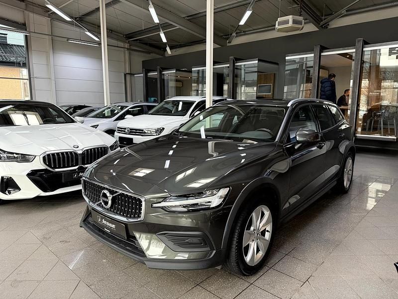 Gebraucht Volvo V60 CC 250 PS (183 kW) 2020 Grau metallic Kombi