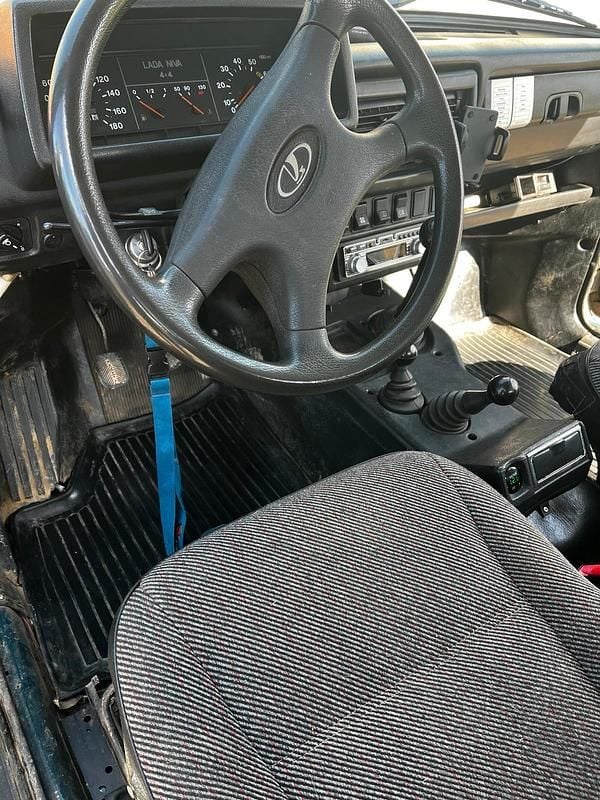 Second-hand Lada niva 82 CP (60 kW) 2003 Verde SUV