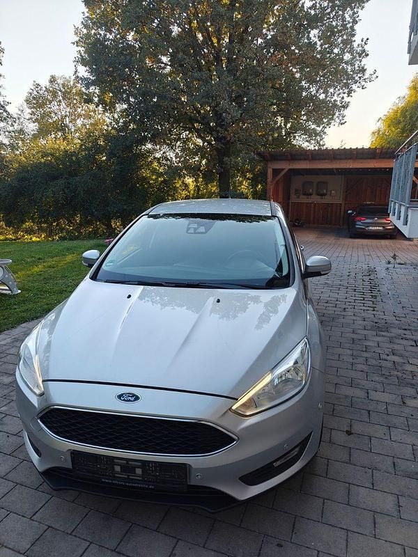 Gebraucht Ford Focus Trend 120 PS (88 kW) 2016 Silber Limousine