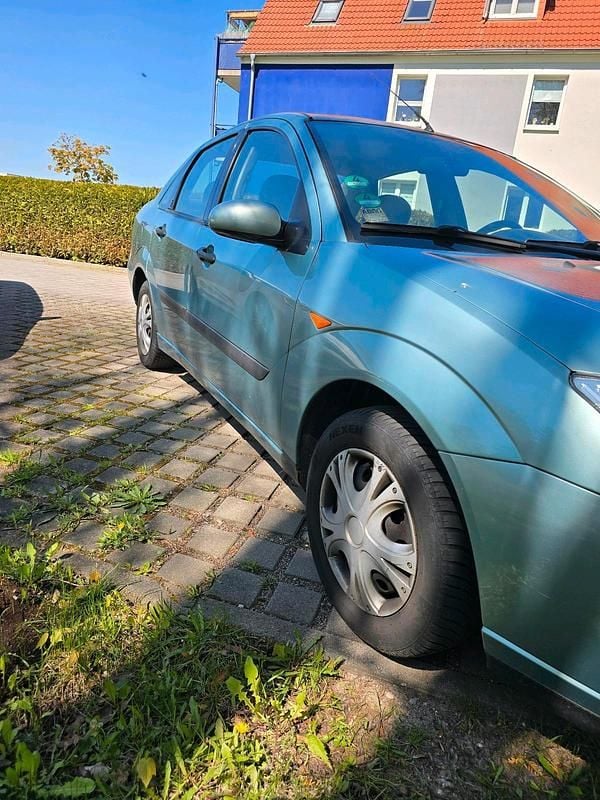 Używany Ford Focus 100 KM (73 kW) 2001 Zielony Sedan/Limuzyna