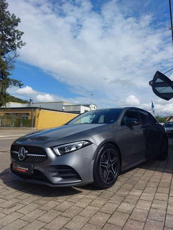 Mountaingrau Gebraucht 2019 Mercedes A200 AMG Kleinwagen | 19.990 € (Guter Preis) - Bild 1/4