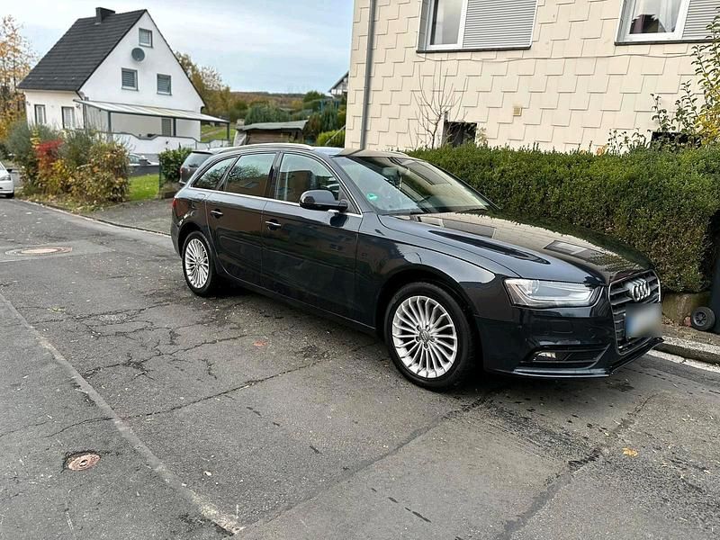 Gebraucht Audi A4 140 PS (102 kW) 2014 Schwarz Limousine