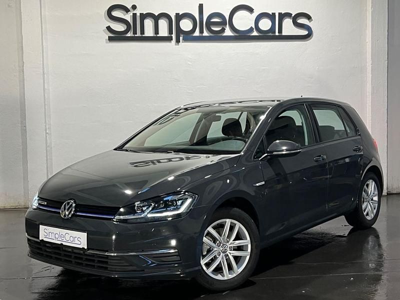 Gebraucht VW Golf VII Comfortline 131 PS (96 kW) 2019 Grau Limousine