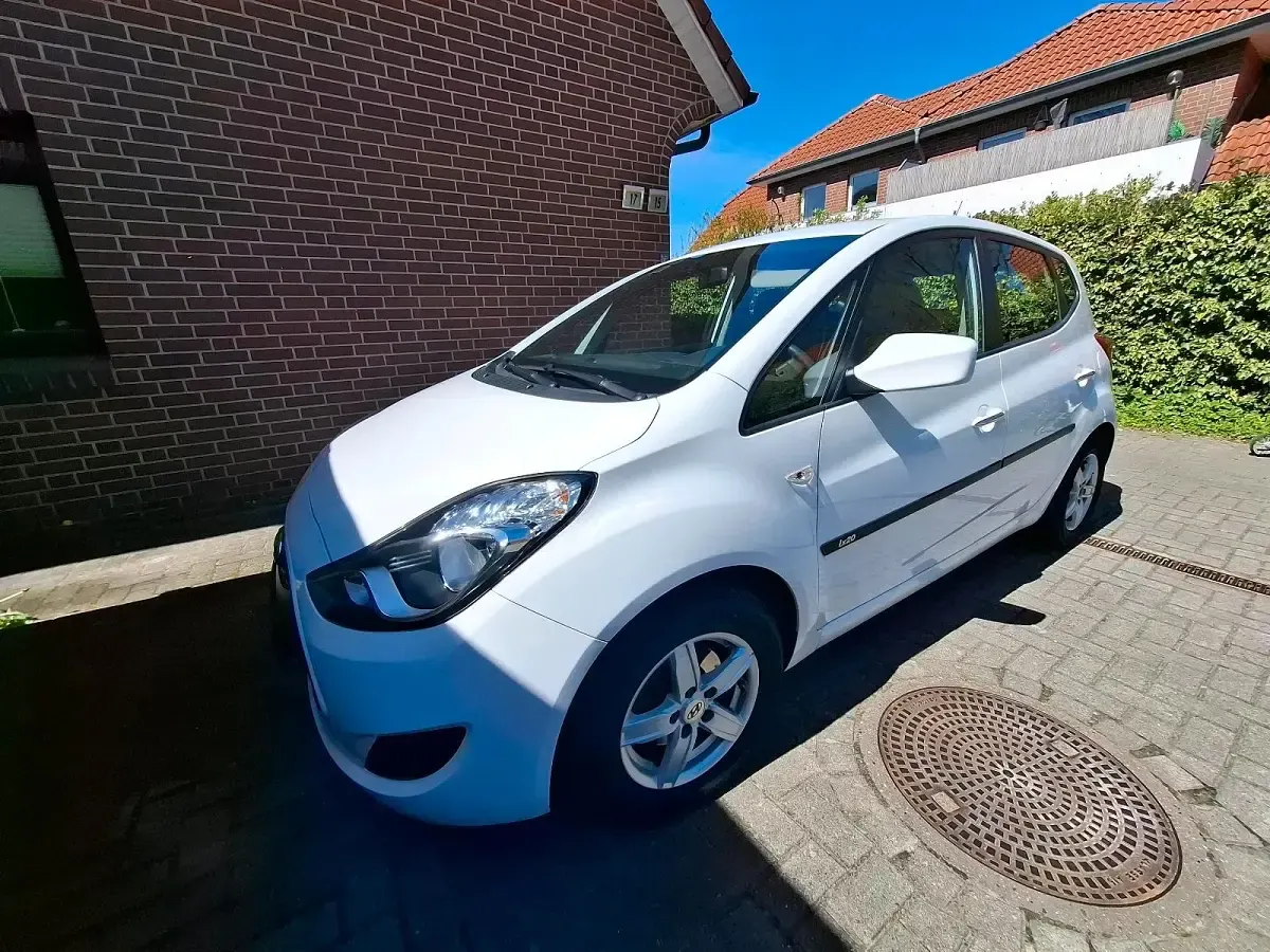 Gebraucht Hyundai ix20 Classic 90 PS (66 kW) 2016 Weiß Kleinwagen