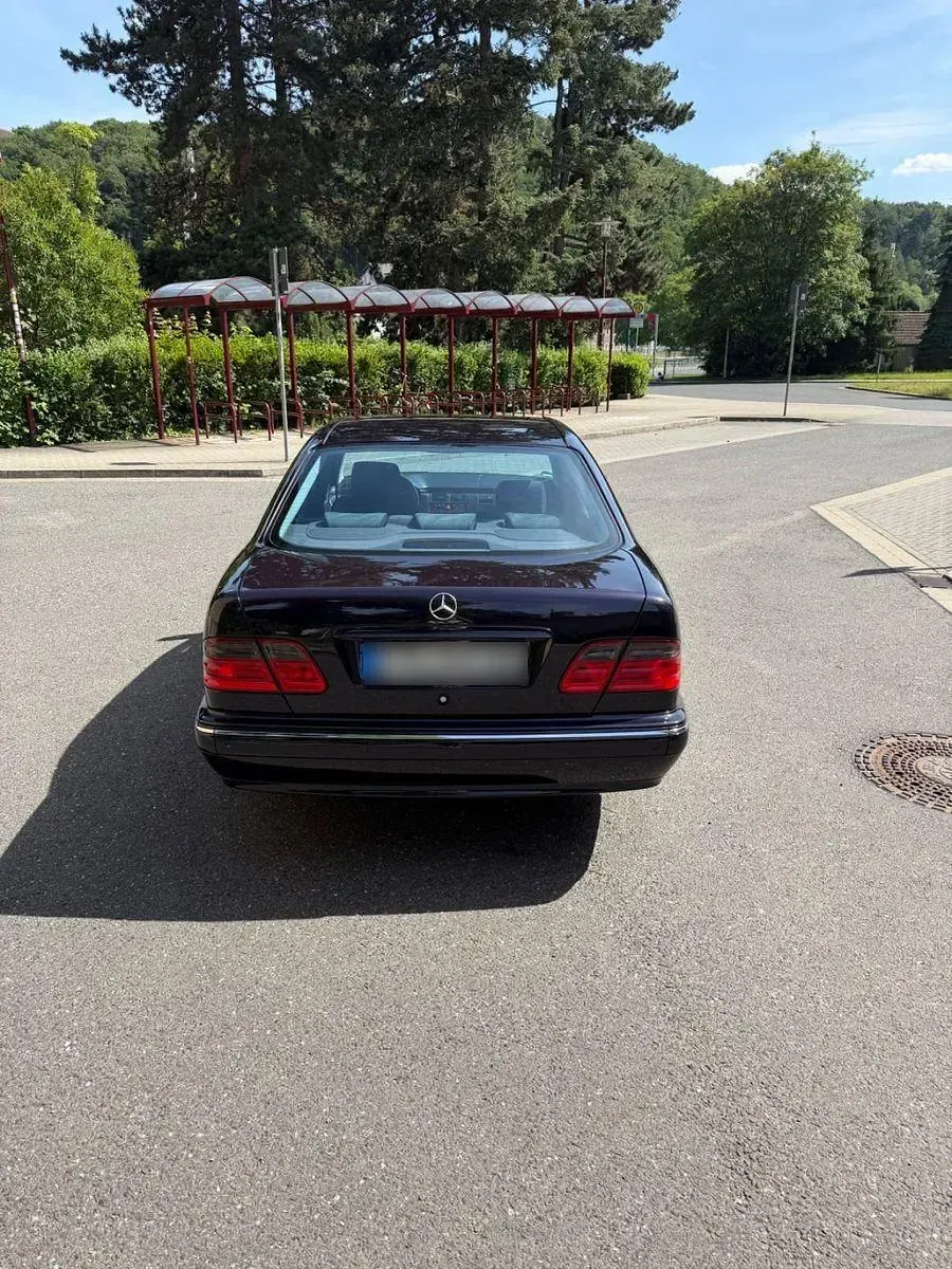 Gebraucht Mercedes E240 Elegance 170 PS (125 kW) 2000 Violet Limousine