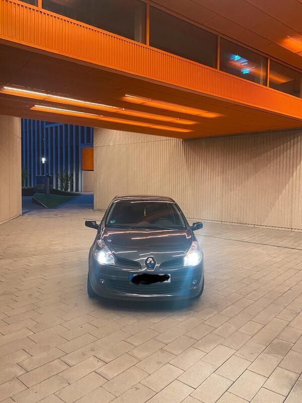 Grau Gebraucht 2007 Renault Clio III Kleinwagen | 2.900 € (Fairer Preis) - Bild 1/4
