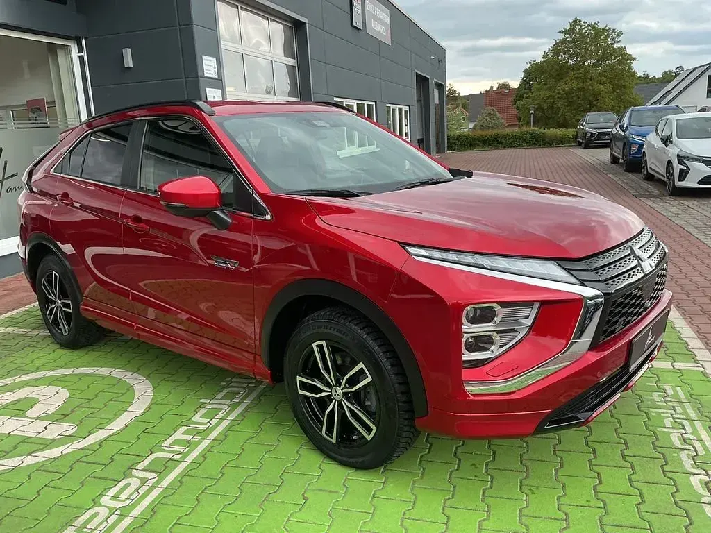 Używany Mitsubishi Eclipse Cross Plus 188 KM (138 kW) 2022 Czerwony SUV