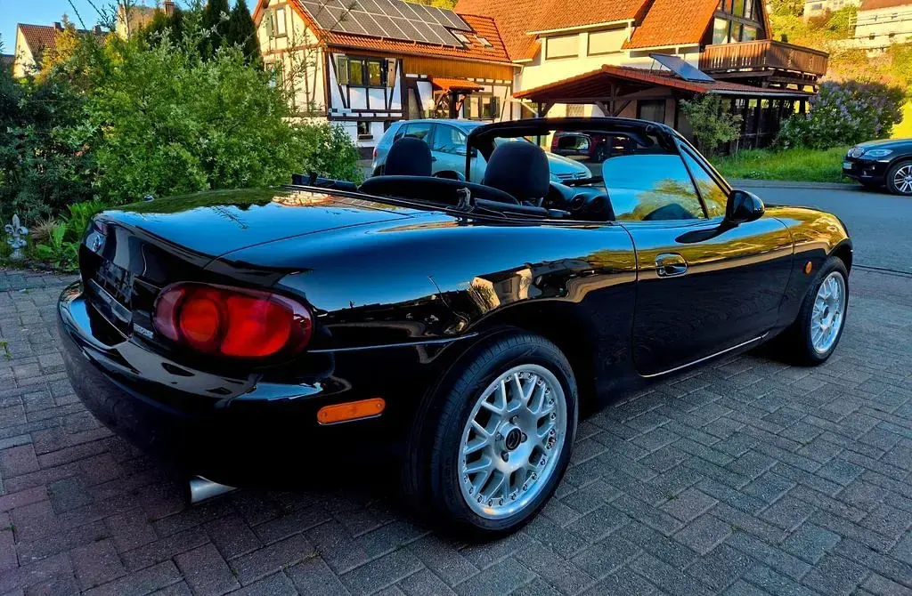 Gebraucht Mazda MX5 110 PS (80 kW) 2000 Schwarz Cabrio