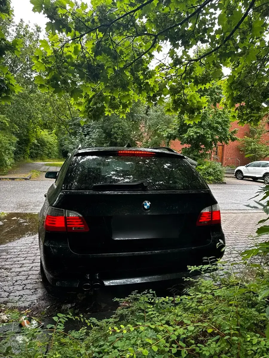 Gebraucht BMW 525 197 PS (144 kW) 2007 Schwarz Kombi