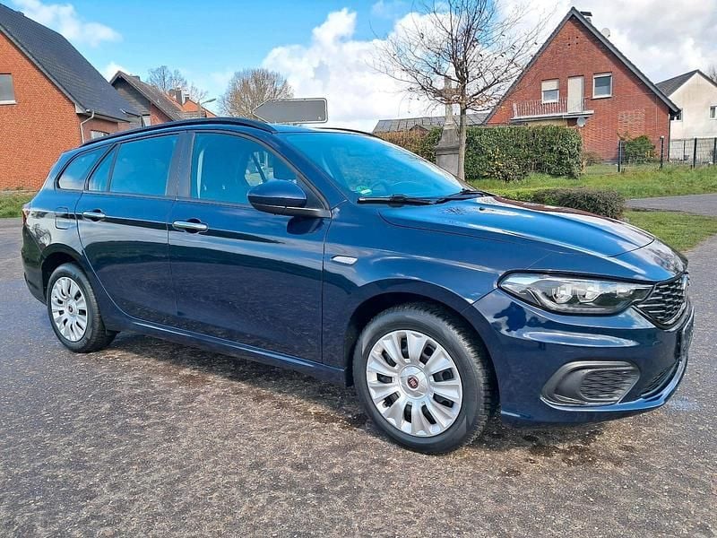 Gebraucht Fiat Tipo 95 PS (69 kW) 2018 Blau Kombi